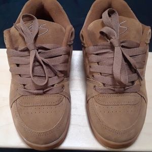 Es accel og brown/gum size 8 brand new w box